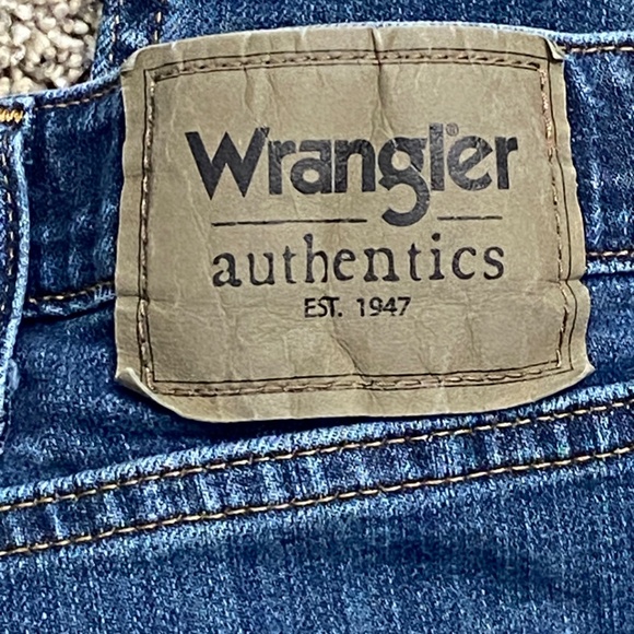 Men Wrangler Blue Jeans 36 x 29 Authentics Relaxed Fit Comfort Flex Carbon Color - Picture 3 of 10